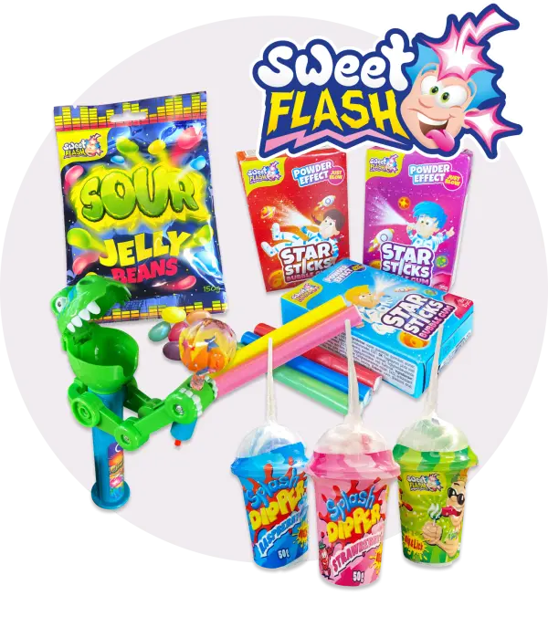 Bunte Süßigkeiten, darunter saure Geleebohnen, Sternstäbchen und verschiedene Dippbecher, sowie ein Spielzeug mit farbigen Stäben.