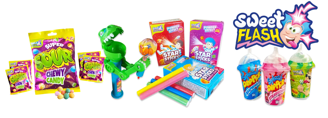 Bunte Süßigkeitenverpackungen, ein grüner Dinosaurier-Spielzeugspender, verschiedene Süßstoffstäbchen und farbige Snacks, dazu das Logo 
