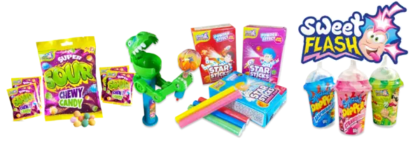 Bunte Süßigkeitenverpackungen, ein grüner Dinosaurier-Spielzeugspender, verschiedene Süßstoffstäbchen und farbige Snacks, dazu das Logo 